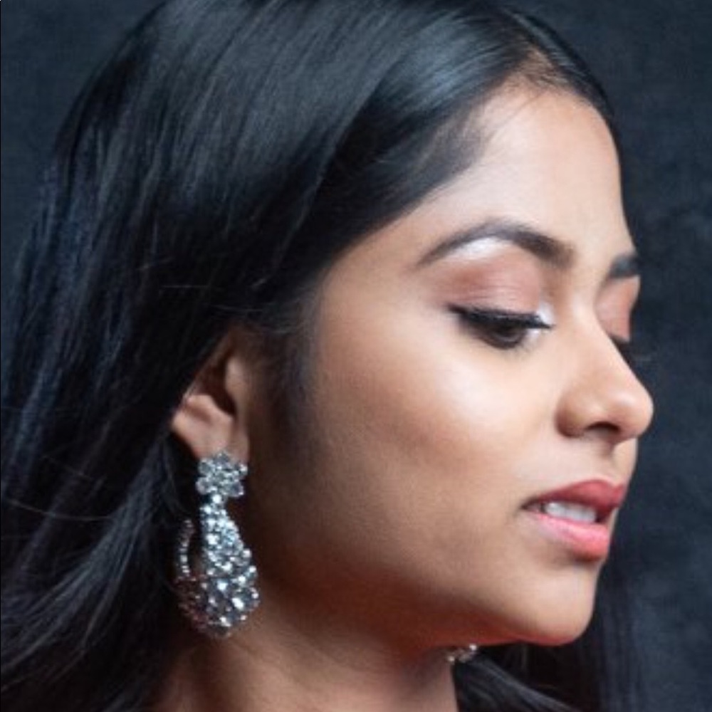 🎉🎉Hp🎉🎉Sophisticated push back Earrings - Picture 6 of 6